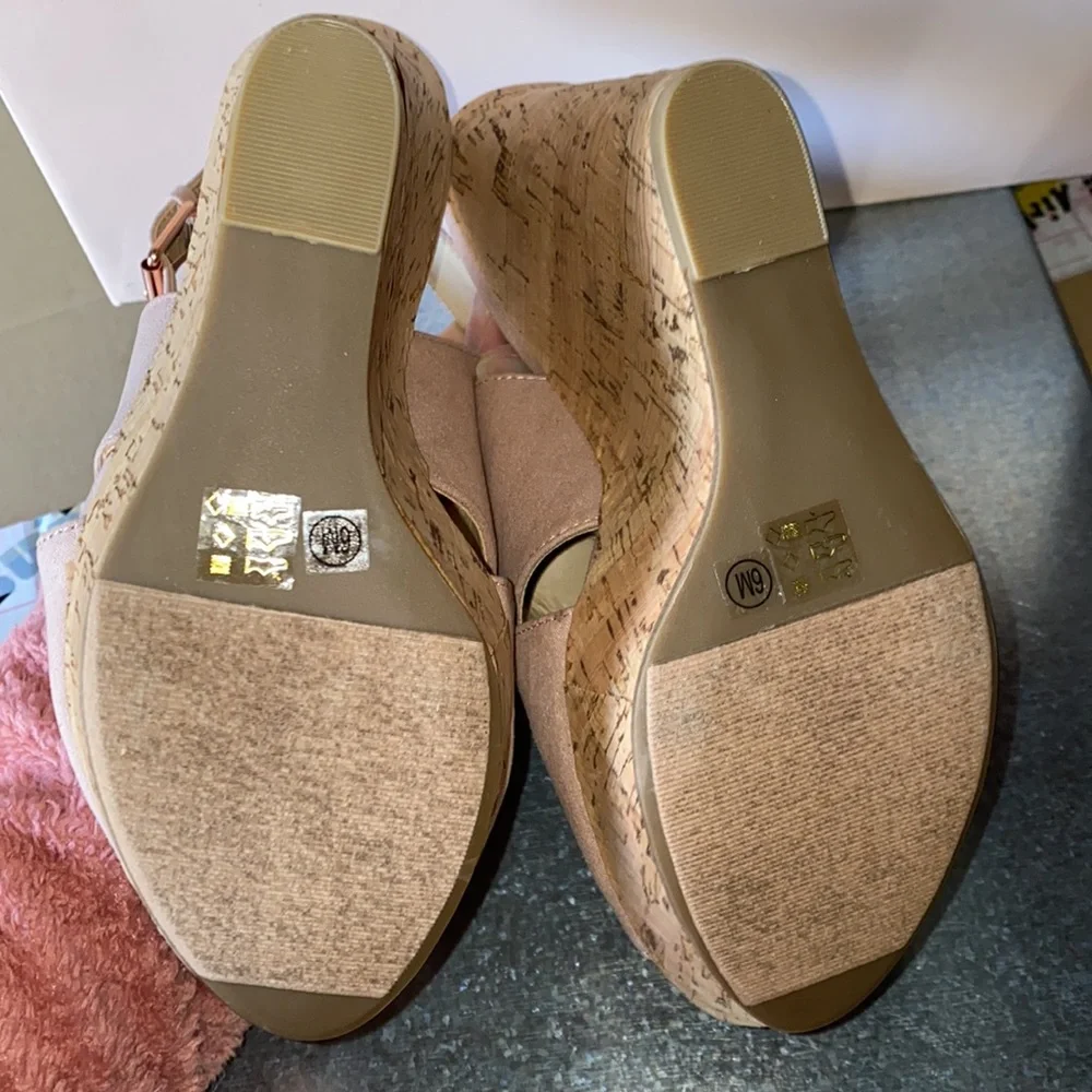 AUTH NIB CHINESE LAUNDRY MYYA WEDGE SANDAL